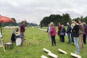 2019 - 35 - Anton Overboom, Plein Air; 'Zomer' - '...achter gesloten deur van zelfgedolven graf...'